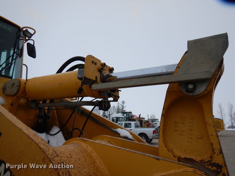 image for item GC9792 2002 John Deere 744H  wheel loader