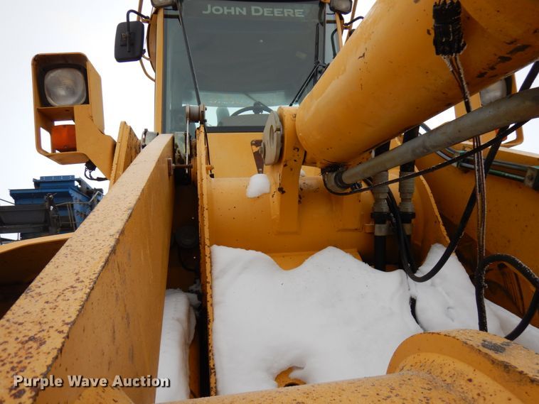 image for item GC9792 2002 John Deere 744H  wheel loader
