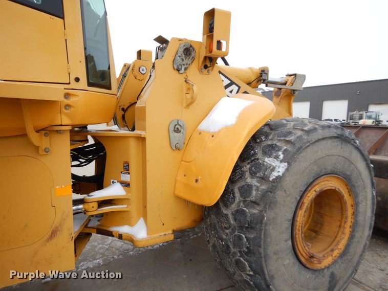 image for item GC9792 2002 John Deere 744H  wheel loader