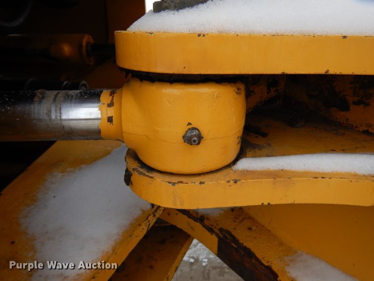 image for item GC9792 2002 John Deere 744H  wheel loader