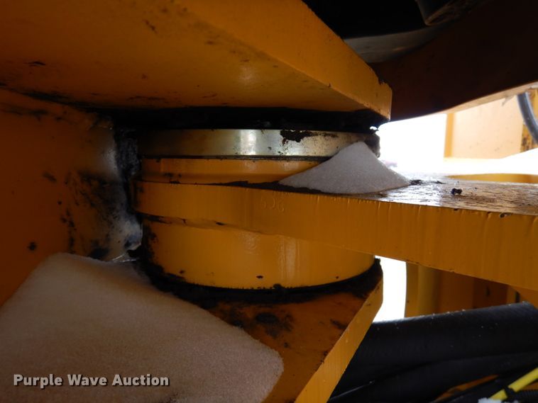 image for item GC9792 2002 John Deere 744H  wheel loader