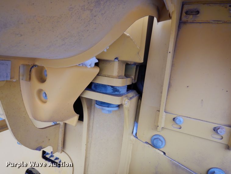 image for item GC9792 2002 John Deere 744H  wheel loader