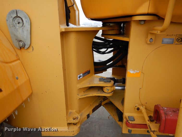 image for item GC9792 2002 John Deere 744H  wheel loader