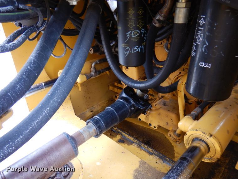 image for item GC9792 2002 John Deere 744H  wheel loader