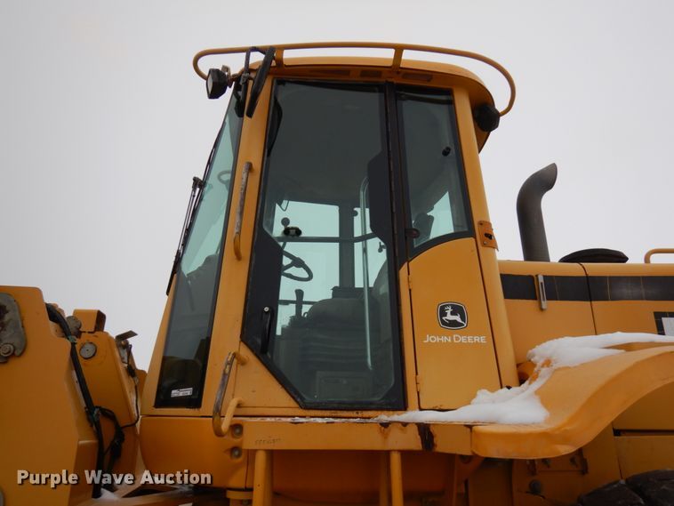 image for item GC9792 2002 John Deere 744H  wheel loader