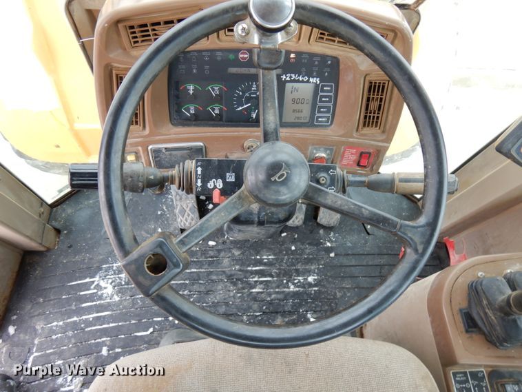 image for item GC9792 2002 John Deere 744H  wheel loader