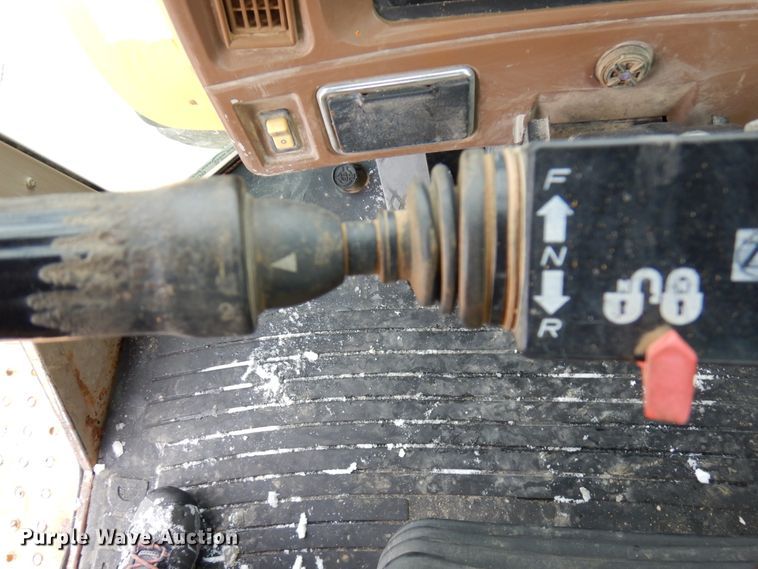 image for item GC9792 2002 John Deere 744H  wheel loader