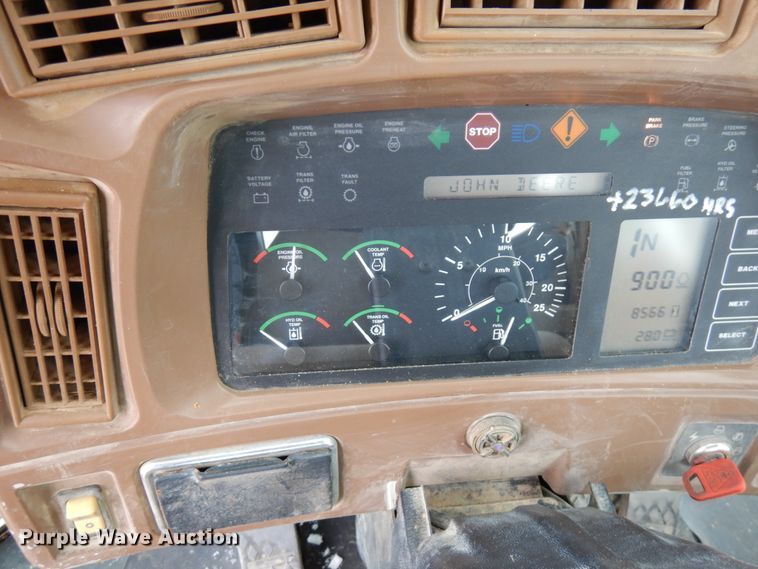 image for item GC9792 2002 John Deere 744H  wheel loader