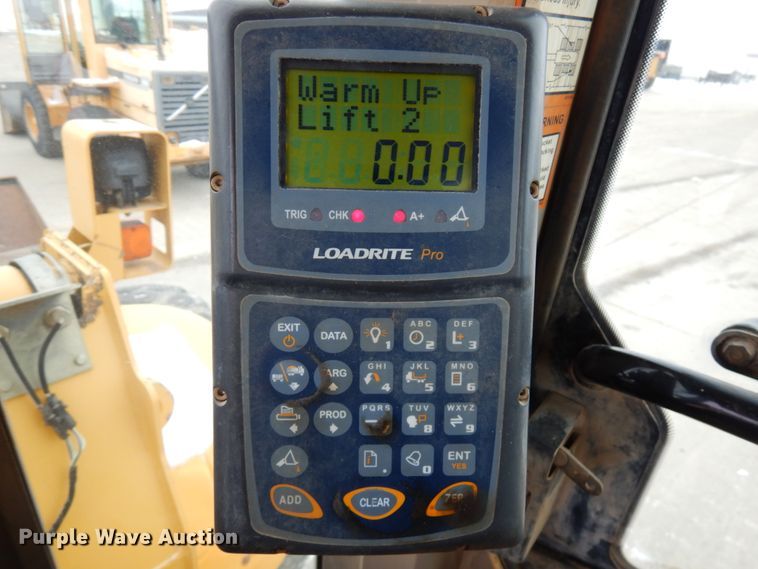 image for item GC9792 2002 John Deere 744H  wheel loader