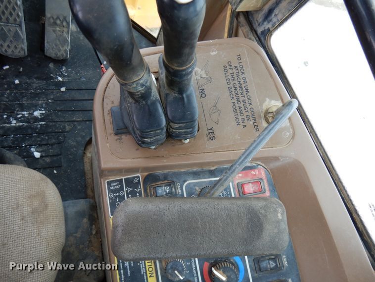 image for item GC9792 2002 John Deere 744H  wheel loader