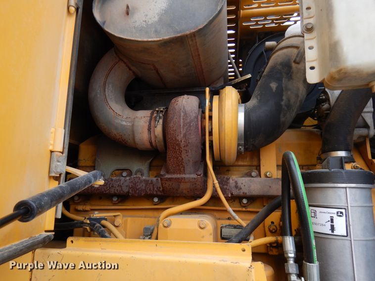 image for item GC9792 2002 John Deere 744H  wheel loader