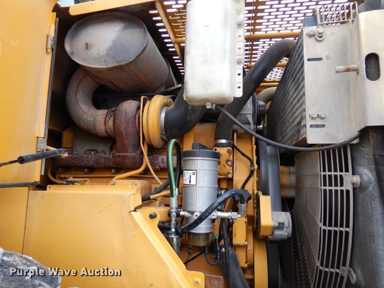 image for item GC9792 2002 John Deere 744H  wheel loader