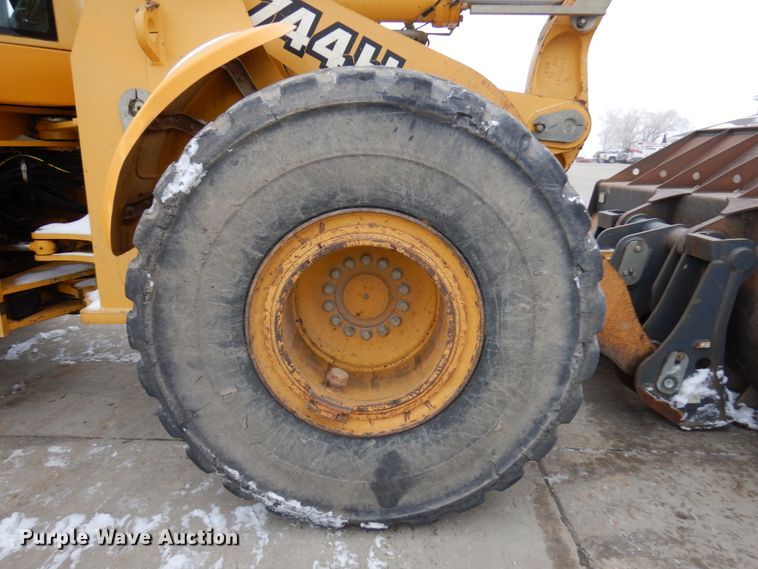 image for item GC9792 2002 John Deere 744H  wheel loader