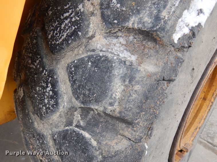 image for item GC9792 2002 John Deere 744H  wheel loader