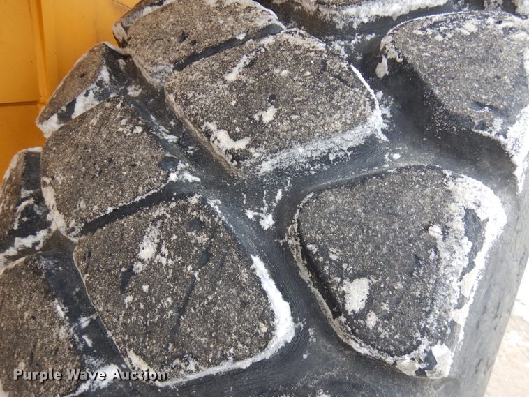 image for item GC9792 2002 John Deere 744H  wheel loader