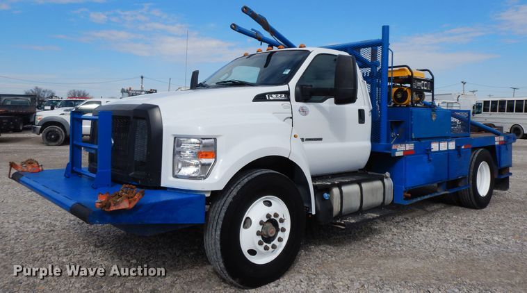 image for item GG9382 2017 Ford F650  winch truck