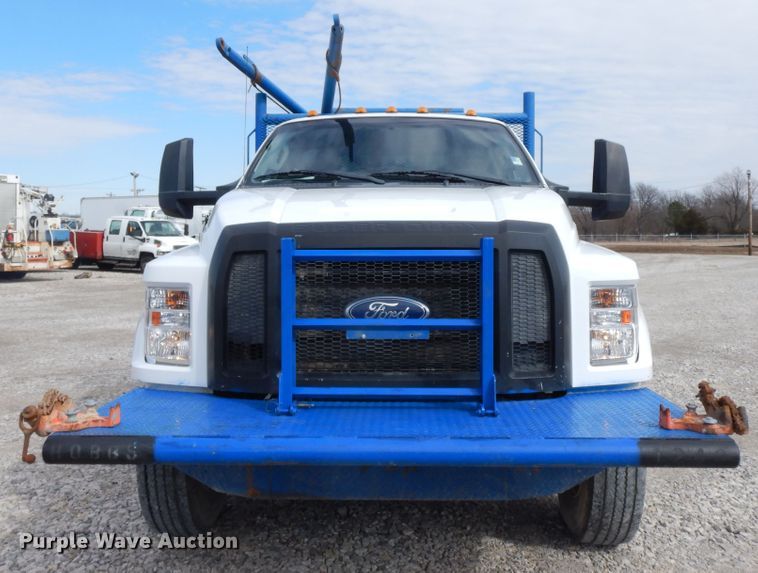 image for item GG9382 2017 Ford F650  winch truck