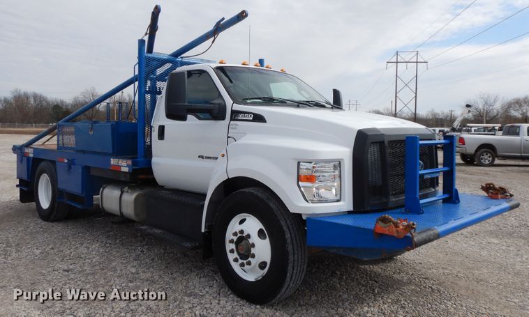 image for item GG9382 2017 Ford F650  winch truck