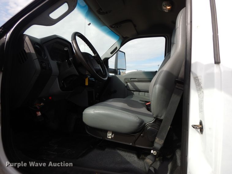 image for item GG9382 2017 Ford F650  winch truck