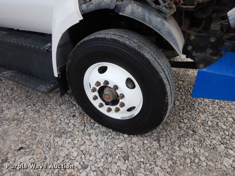 image for item GG9382 2017 Ford F650  winch truck