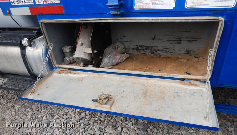 image for item GG9382 2017 Ford F650  winch truck