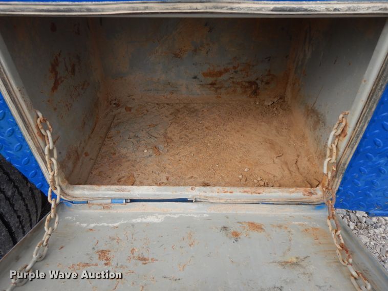 image for item GG9382 2017 Ford F650  winch truck