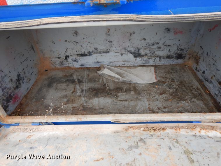 image for item GG9382 2017 Ford F650  winch truck