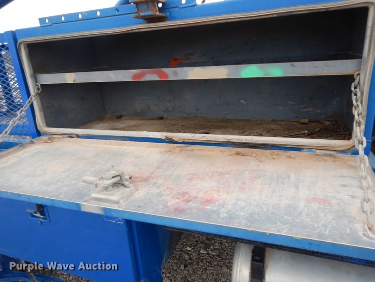 image for item GG9382 2017 Ford F650  winch truck