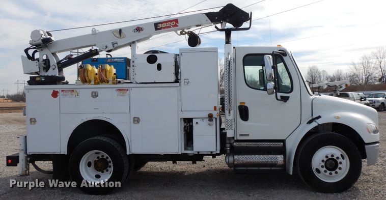 image for item GG9384 2010 Freightliner M2 106  utility / service truck