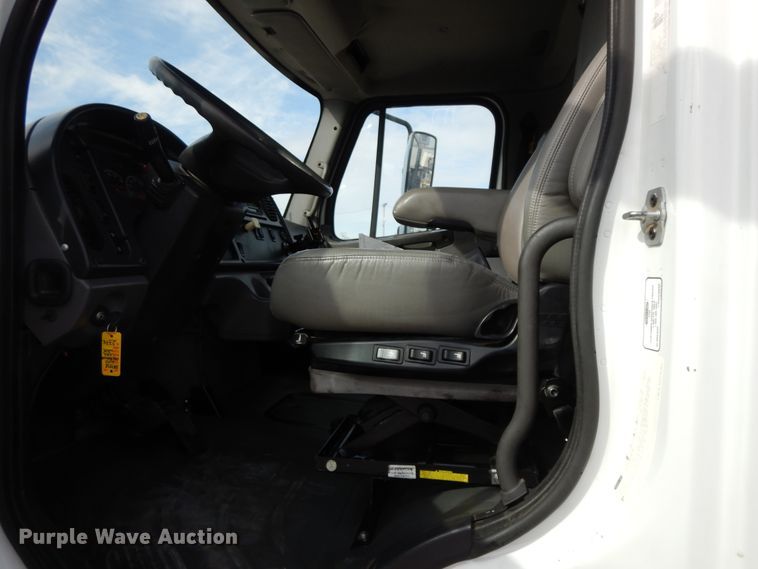 image for item GG9384 2010 Freightliner M2 106  utility / service truck