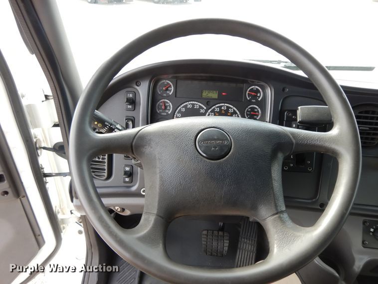 image for item GG9384 2010 Freightliner M2 106  utility / service truck