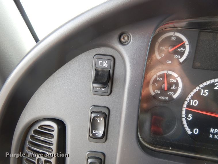 image for item GG9384 2010 Freightliner M2 106  utility / service truck