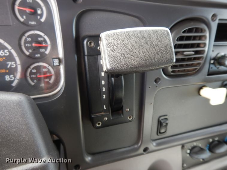 image for item GG9384 2010 Freightliner M2 106  utility / service truck