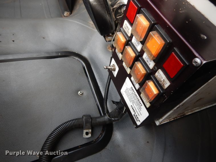 image for item GG9384 2010 Freightliner M2 106  utility / service truck