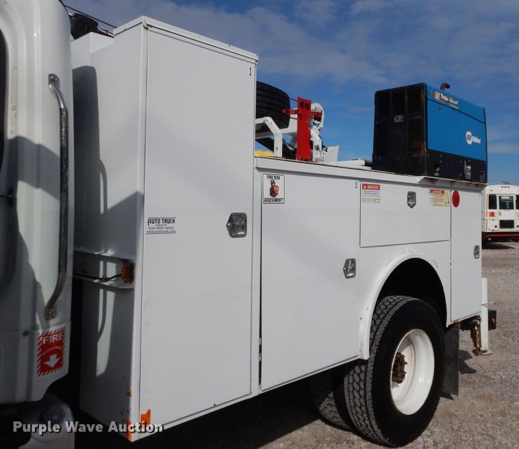 image for item GG9384 2010 Freightliner M2 106  utility / service truck