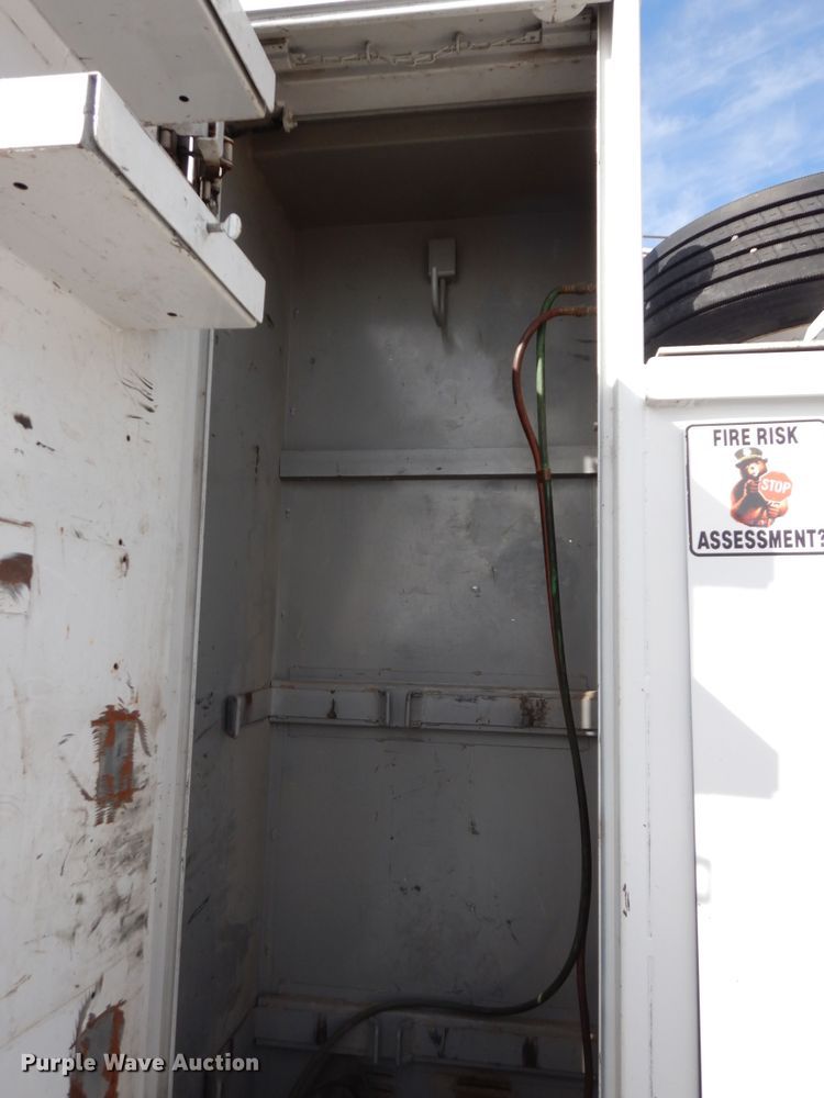 image for item GG9384 2010 Freightliner M2 106  utility / service truck