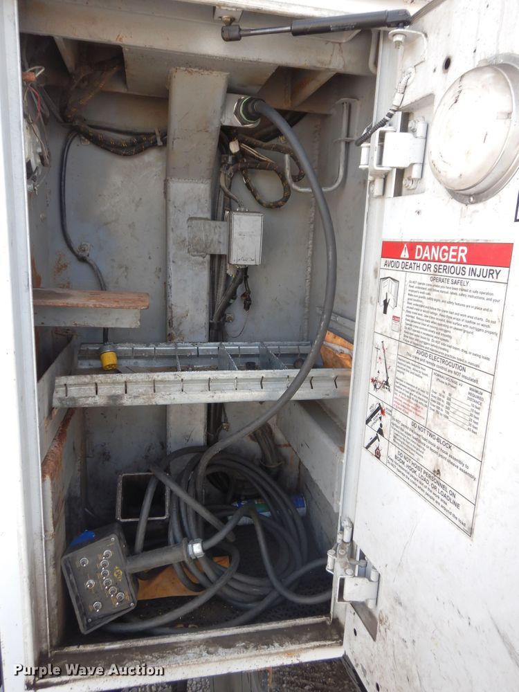 image for item GG9384 2010 Freightliner M2 106  utility / service truck