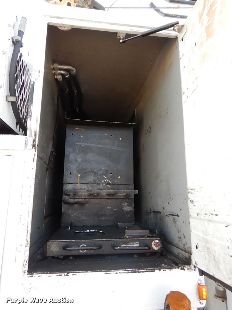 image for item GG9384 2010 Freightliner M2 106  utility / service truck