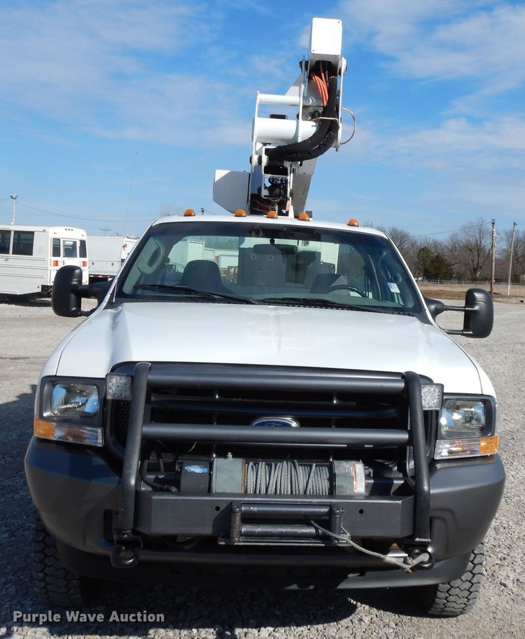 image for item GG9385 2004 Ford F550  bucket truck
