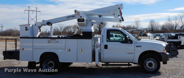 image for item GG9385 2004 Ford F550  bucket truck