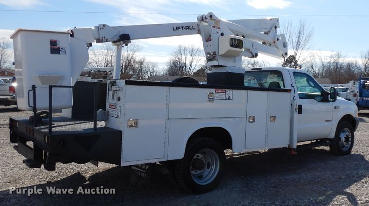 image for item GG9385 2004 Ford F550  bucket truck