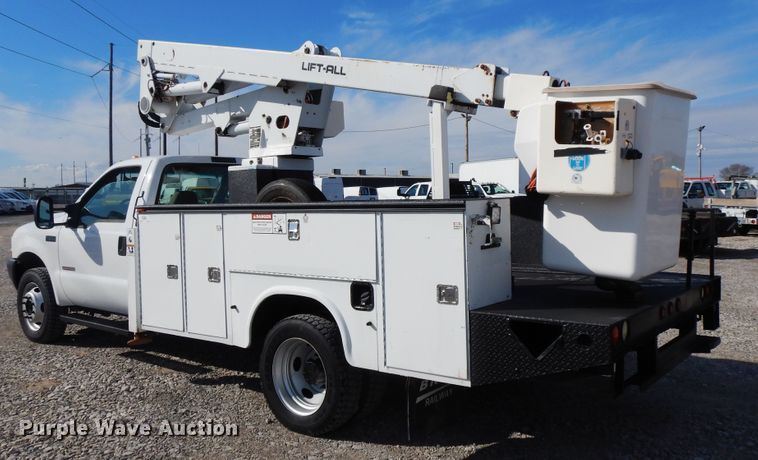 image for item GG9385 2004 Ford F550  bucket truck
