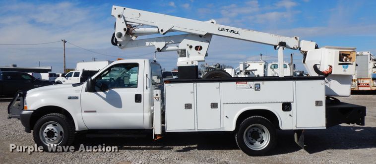 image for item GG9385 2004 Ford F550  bucket truck