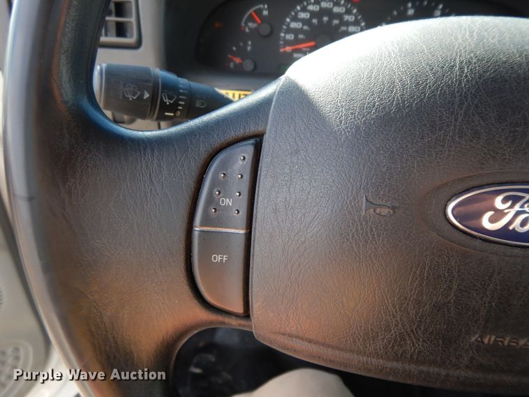 image for item GG9385 2004 Ford F550  bucket truck