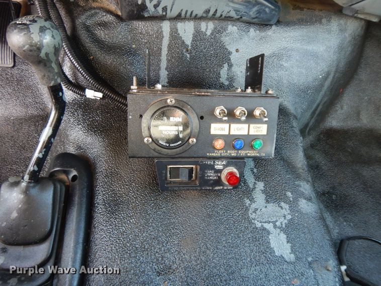 image for item GG9385 2004 Ford F550  bucket truck