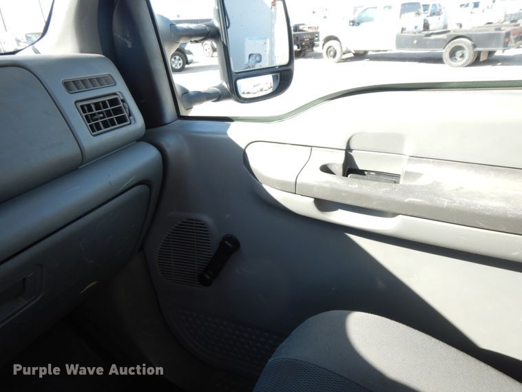 image for item GG9385 2004 Ford F550  bucket truck