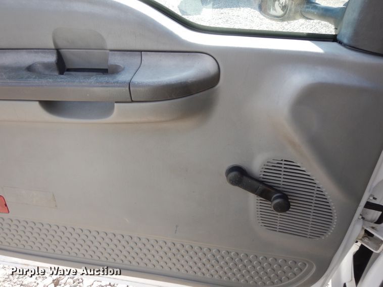 image for item GG9385 2004 Ford F550  bucket truck