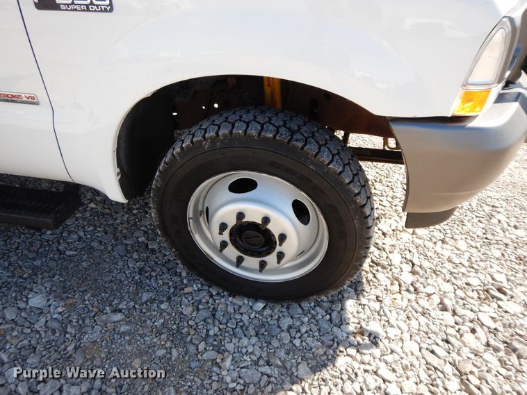 image for item GG9385 2004 Ford F550  bucket truck