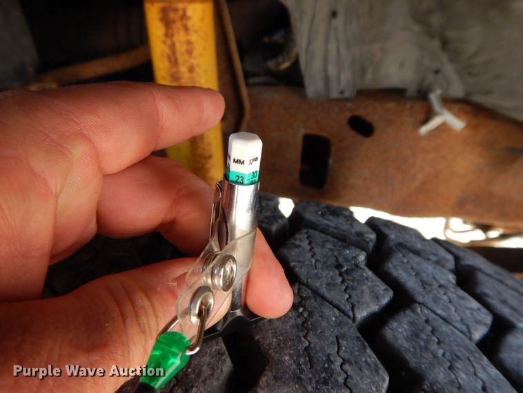 image for item GG9385 2004 Ford F550  bucket truck