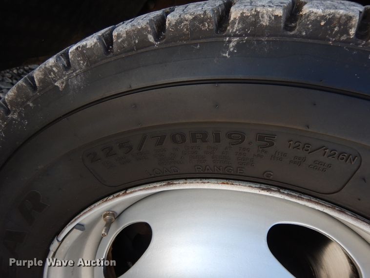 image for item GG9385 2004 Ford F550  bucket truck